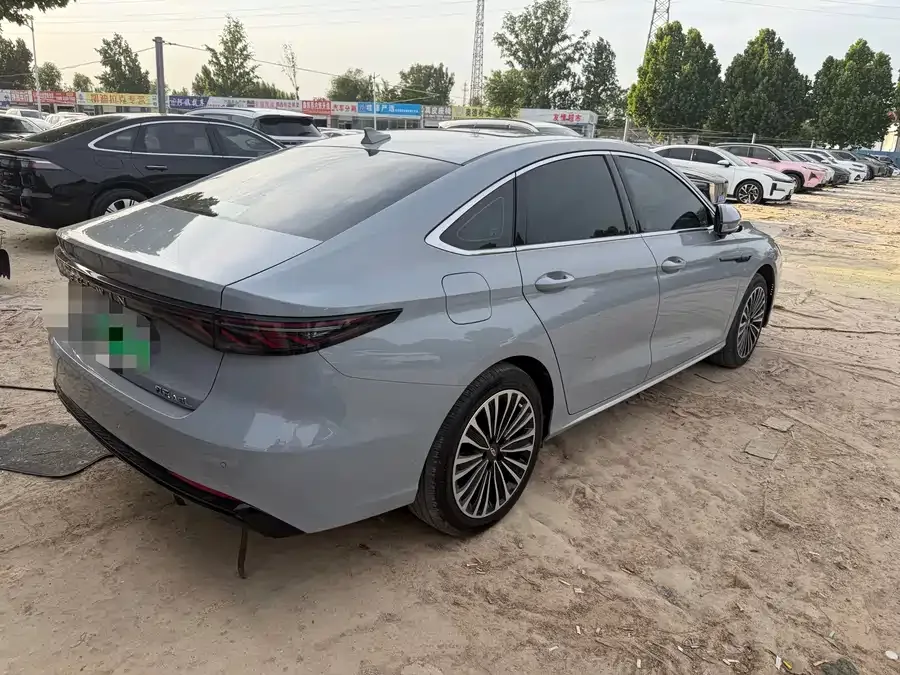 Chery Fengyun A8L Fengyun A8L 2025 1.5TGDI 145km Comfort Edition 2025 — миниатюра 4