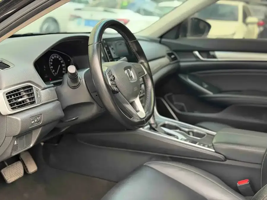 Honda Accord Accord 2022 260TURBO Deluxe Edition 2023 — миниатюра 4