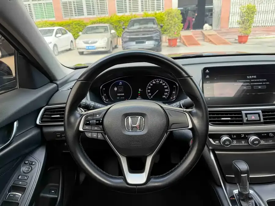 Honda Accord Accord 2022 260TURBO Deluxe Edition 2023 — миниатюра 5
