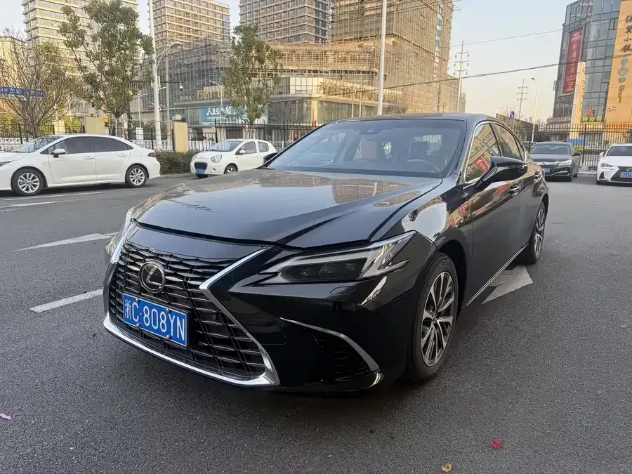 Lexus ES 2025