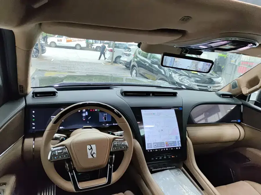 BYD U8 L Looking up at the 2025 U8 L Dingshi Edition 2025 — миниатюра 4