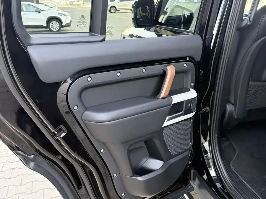Land Rover guard Land Rover Defender 2024 110 3.0T P400 X-DYNAMIC HSE 2024 — миниатюра 2