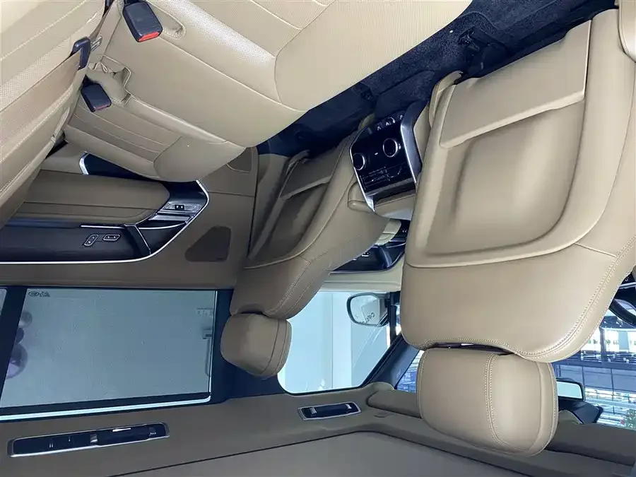 Land Rover Range Rover Range Rover 2024 3.0 L6 400PS Grand Extended Edition 7 Seaters 2024 — миниатюра 2