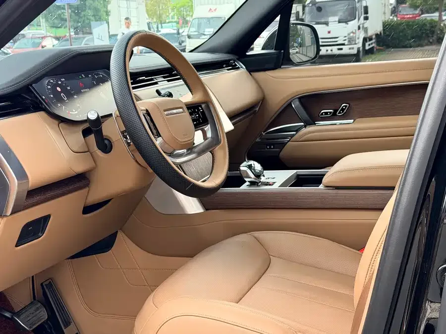 Land Rover Range Rover Range Rover 2024 3.0 L6 400PS Genesis Extended Edition 2024 — миниатюра 2