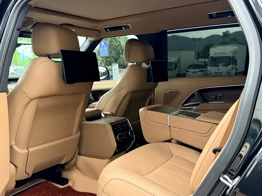 Land Rover Range Rover Range Rover 2024 3.0 L6 400PS Genesis Extended Edition 2024 — миниатюра 3