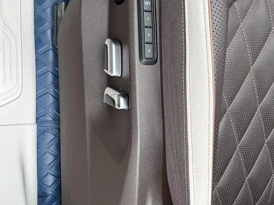 Volkswagen Tavendor 2023 Lanxun 380TSI 4WD R-Line Touring Edition 2023 — миниатюра 4