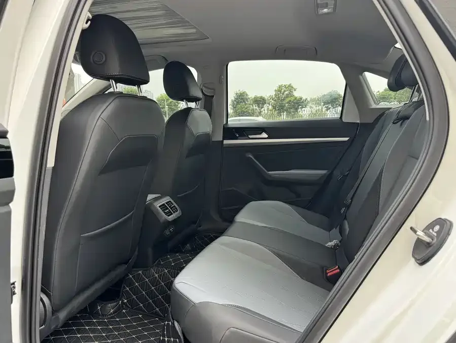 Volkswagen Lavida Lavida 2024 1.5L Automatic Starry Sky Five Million Edition 2025 — миниатюра 2