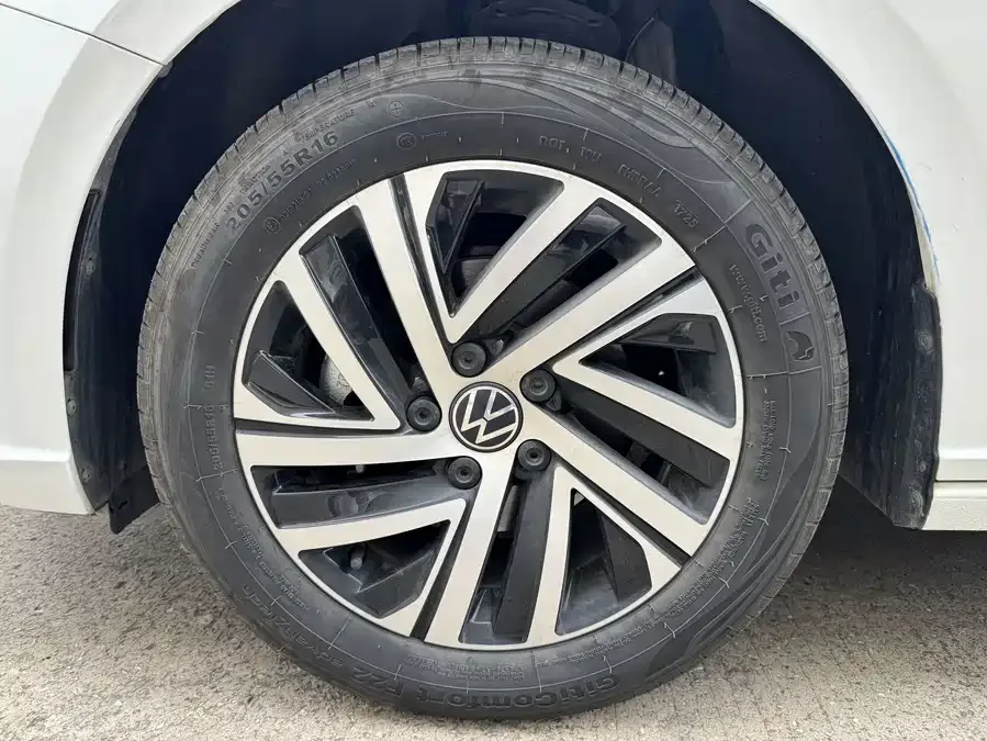 Volkswagen Lavida Lavida 2024 1.5L Automatic Starry Sky Five Million Edition 2025 — миниатюра 4