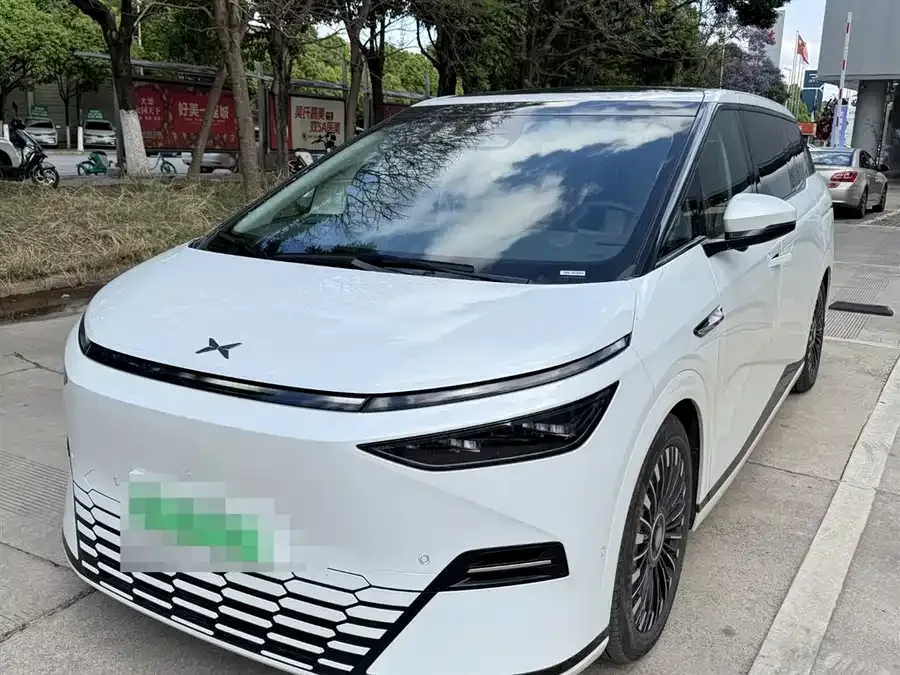 XPeng XPeng X9 2025