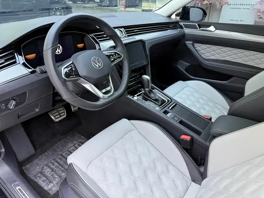 Volkswagen Magotan Magotan 2023 2 million commemorative edition 330TSI DSG leading model 2023 — миниатюра 4
