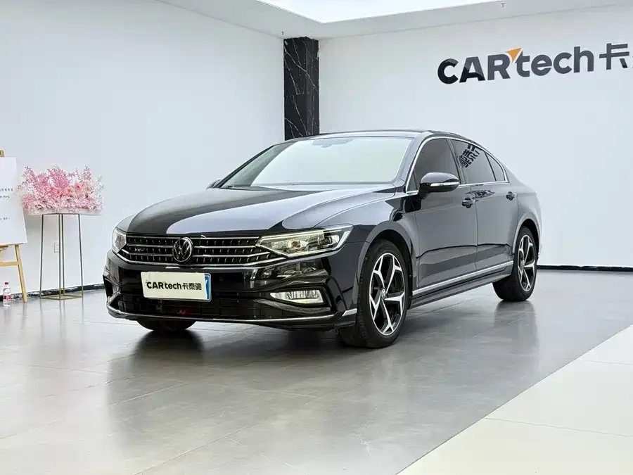 Volkswagen Magotan Magotan 2023 2 million commemorative edition 330TSI DSG leading model 2023 — фото 1, купить с доставкой в Москву