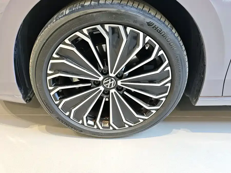 Volkswagen Passat Passat 2025 PRO 380TSI Dragon Edition 2024 — миниатюра 3