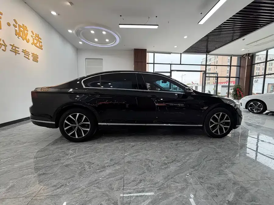 Volkswagen Magotan Magotan 2020 330TSI DSG Leading Edition 2023 — миниатюра 2