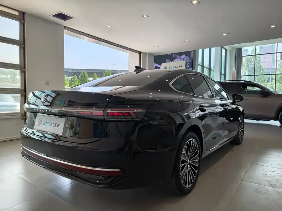 Volkswagen Passat Passat 2025 PRO 380TSI Dragon Edition 2024 — миниатюра 5