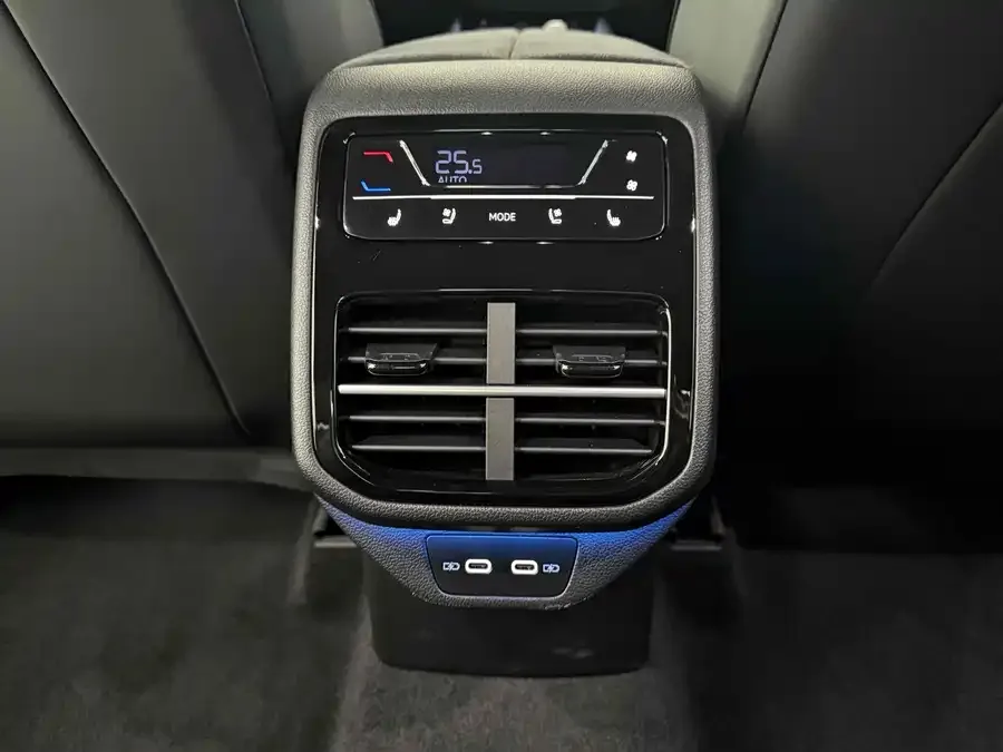 Volkswagen Passat Passat 2025 PRO 380TSI Starry Sky Dragon Edition 2024 — миниатюра 4