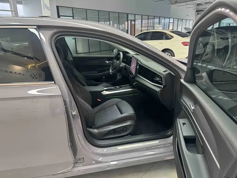 Volkswagen Passat Passat 2025 PRO 380TSI Dragon Edition 2024 — миниатюра 3