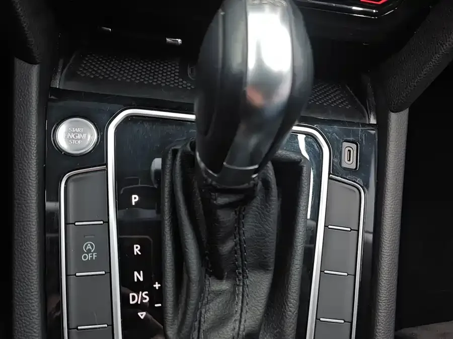 Volkswagen Magotan Magotan 2021 330TSI DSG 30th Anniversary Edition 2022 — миниатюра 3
