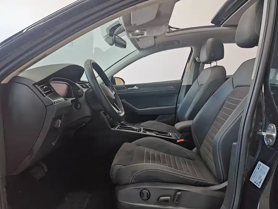 Volkswagen Magotan Magotan 2021 330TSI DSG 30th Anniversary Edition 2022 — миниатюра 4