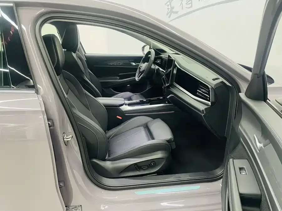 Volkswagen Passat Passat 2025 PRO 380TSI Dragon Edition 2024 — миниатюра 4
