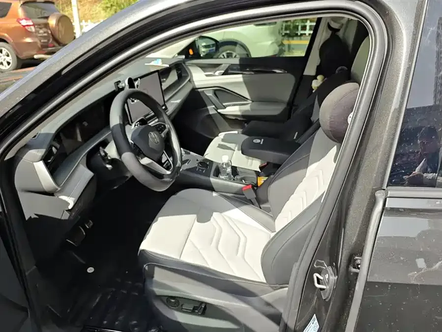 Volkswagen Tayron Tanyue 2025 Tanyue L 300TSI 2WD Elite 2025 — миниатюра 3