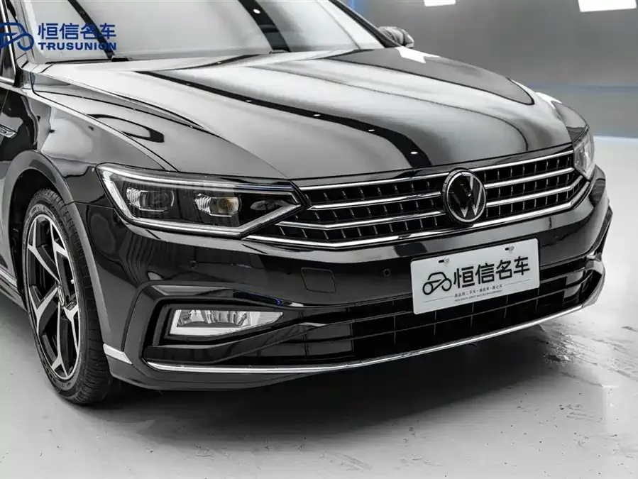 Volkswagen Magotan Magotan 2023 2 million commemorative edition 330TSI DSG luxury model 2024 — миниатюра 3