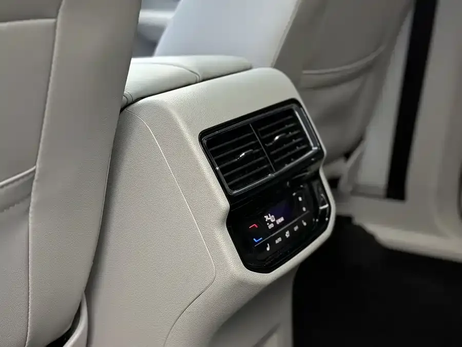 Volkswagen Teramont 2022 Touron Touron X 380TSI 4WD Luxury Edition 2023 — миниатюра 4