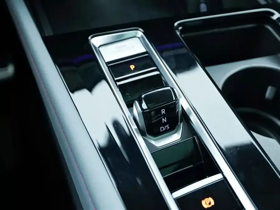 Volkswagen Teramont 2024 Touron Touron X 380TSI 4WD Luxury Edition 2024 — миниатюра 3