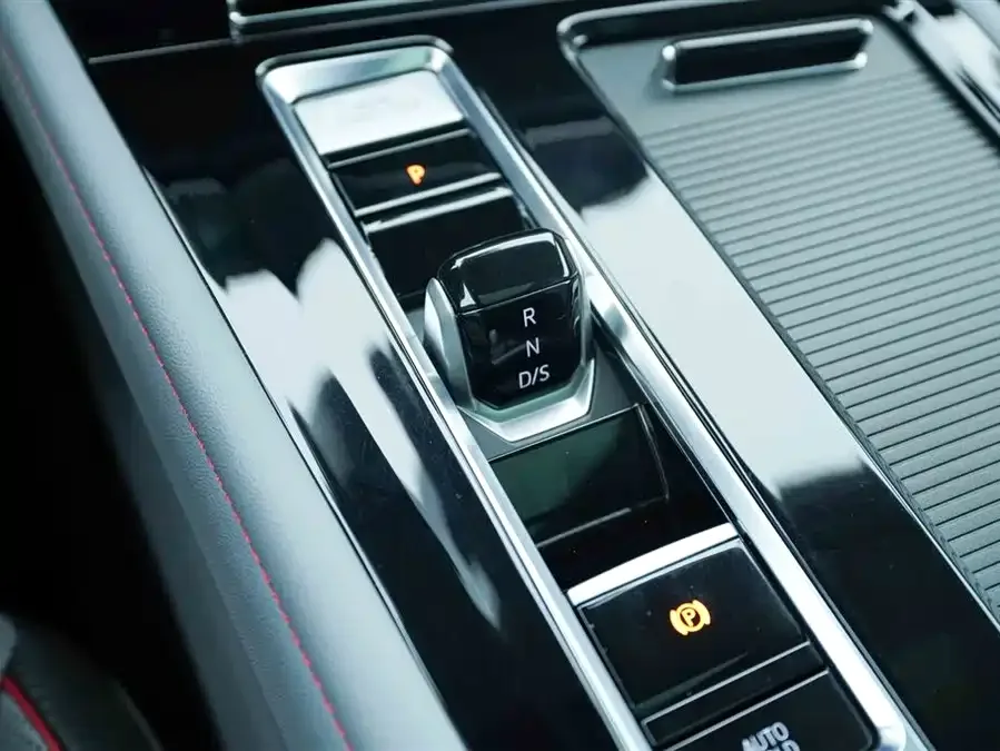 Volkswagen Teramont 2024 Touron Touron X 380TSI 4WD Luxury Edition 2023 — миниатюра 3