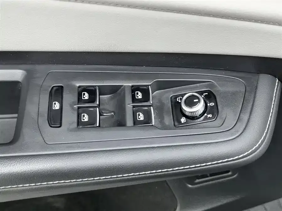 Volkswagen Teramont 2021 Touron 380TSI 4WD Luxury Edition 2022 — миниатюра 3