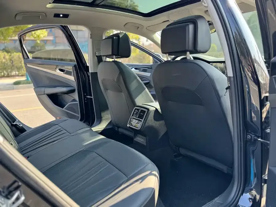 Volkswagen Passat Passat 2025 Outstanding Model 380TSI Starry Sky Dragon Edition 2025 — миниатюра 4