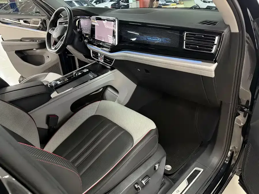 Volkswagen Teramont 2024 Touron Touron X 380TSI 4WD Luxury Edition 2024 — миниатюра 3