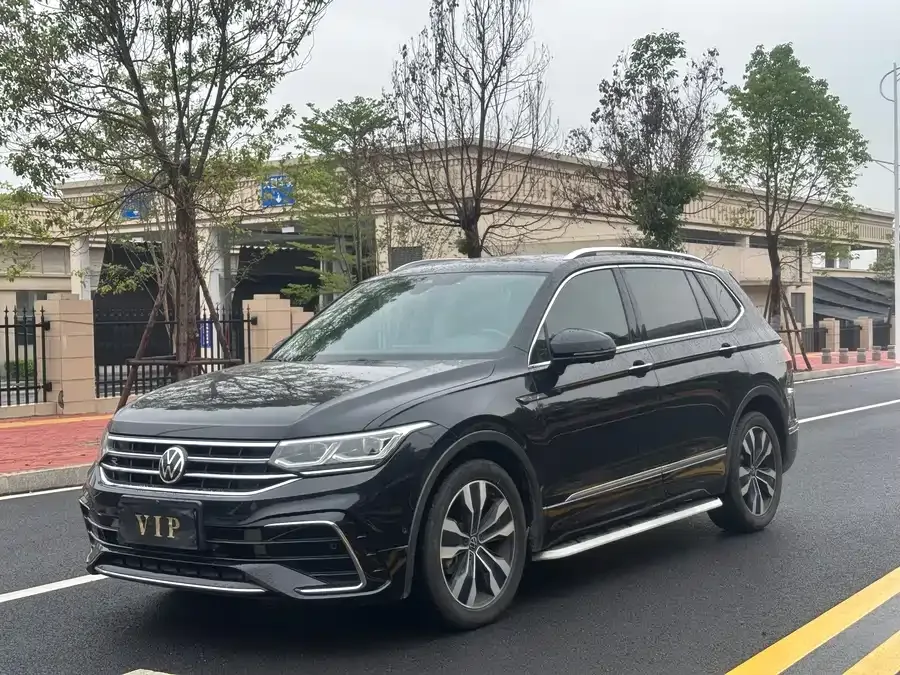 Volkswagen Tiguan L Tiguan L 2022 330TSI Automatic 2WD R-Line Flagship Edition 2022 — фото 1, купить с доставкой в Москву