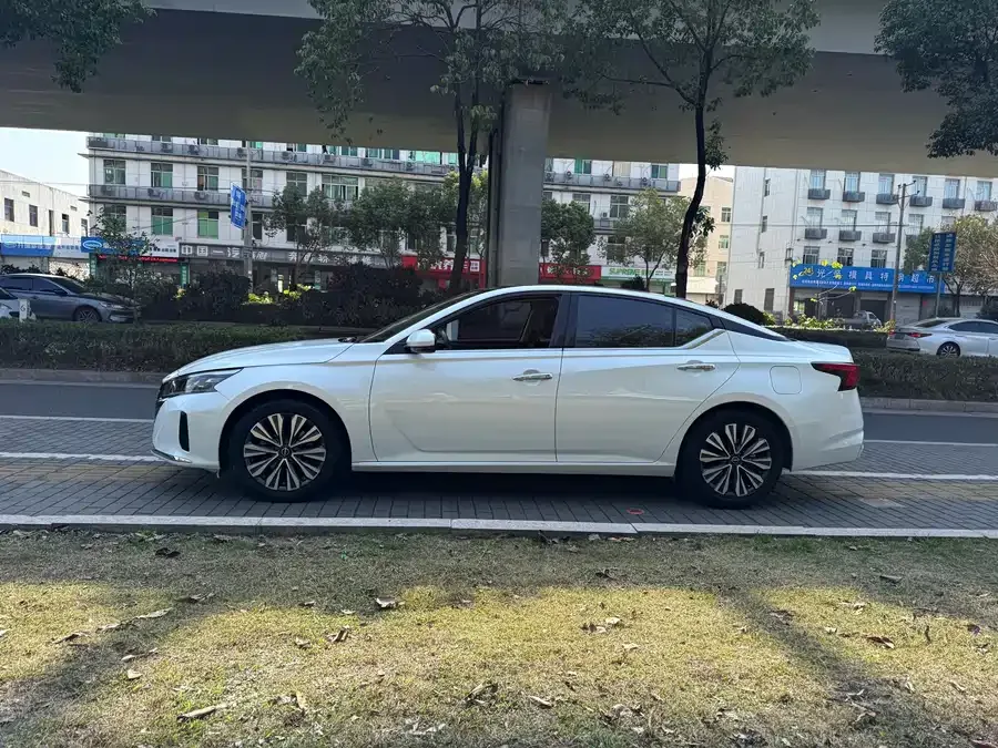 Nissan Altima 2022 Teana 2.0L XL-TLS Enjoy Edition 2023 — миниатюра 4