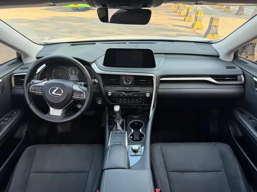 Lexus RX 2020 facelift 300 two-wheel drive elite version 2022 — миниатюра 5