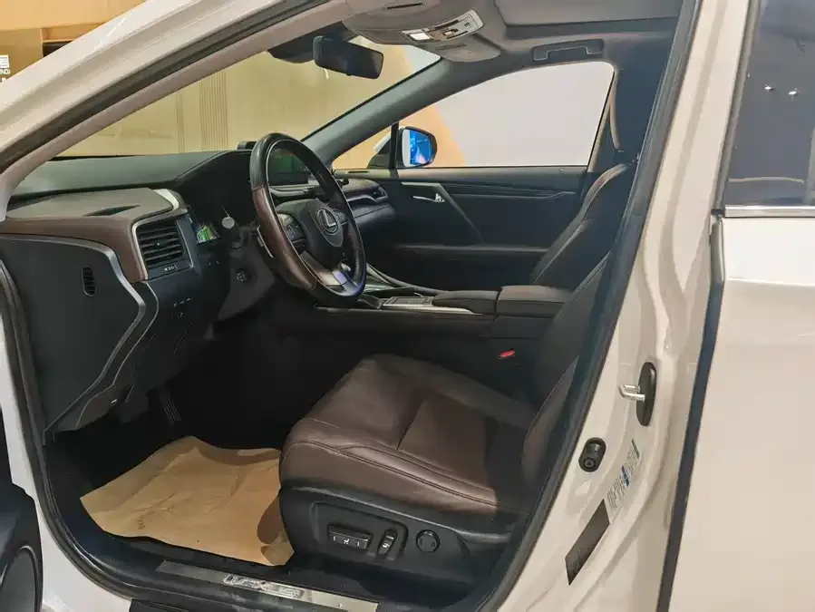 Lexus RX 2020 facelift 300 four-wheel drive elegant version 2022 — миниатюра 3