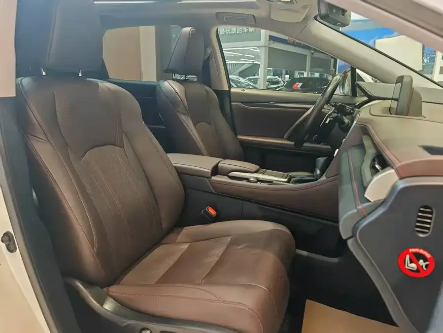 Lexus RX 2020 facelift 300 four-wheel drive elegant version 2022 — миниатюра 4