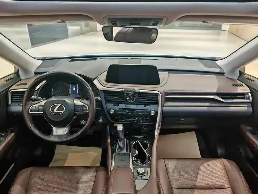 Lexus RX 2020 facelift 300 four-wheel drive elegant version 2022 — миниатюра 5