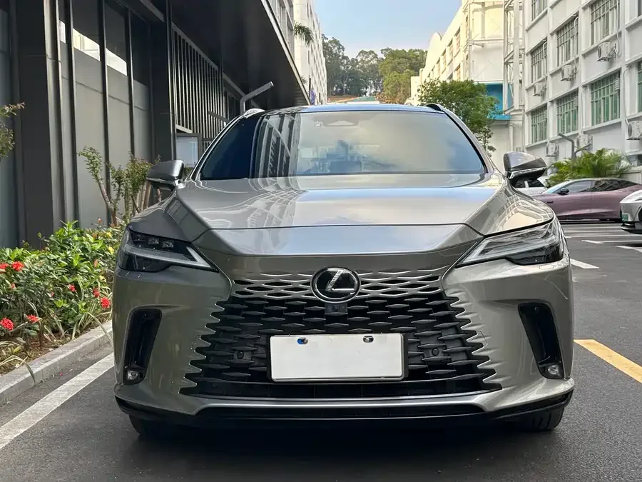 Lexus RX 2023