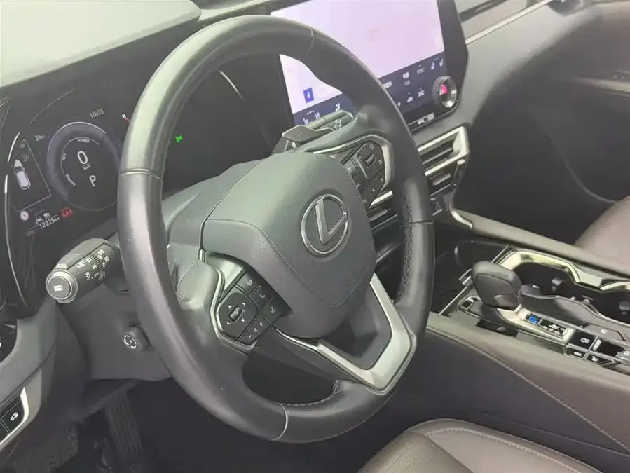 Lexus RX 2023 350h 4WD Pure Edition 2023 — миниатюра 2