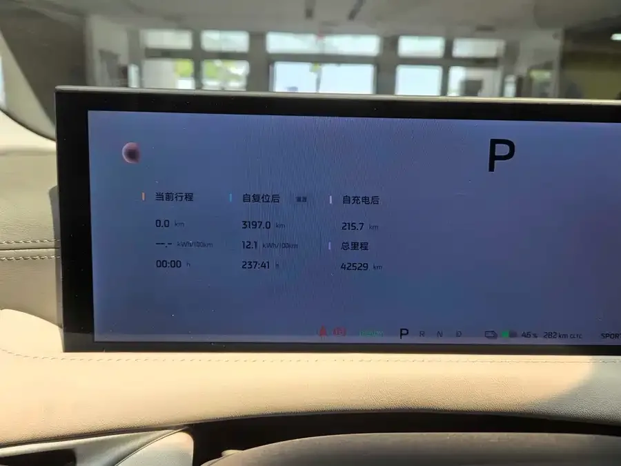Zhiji L6 Zhiji L6 2024 Max Standard Edition 2025 — миниатюра 4