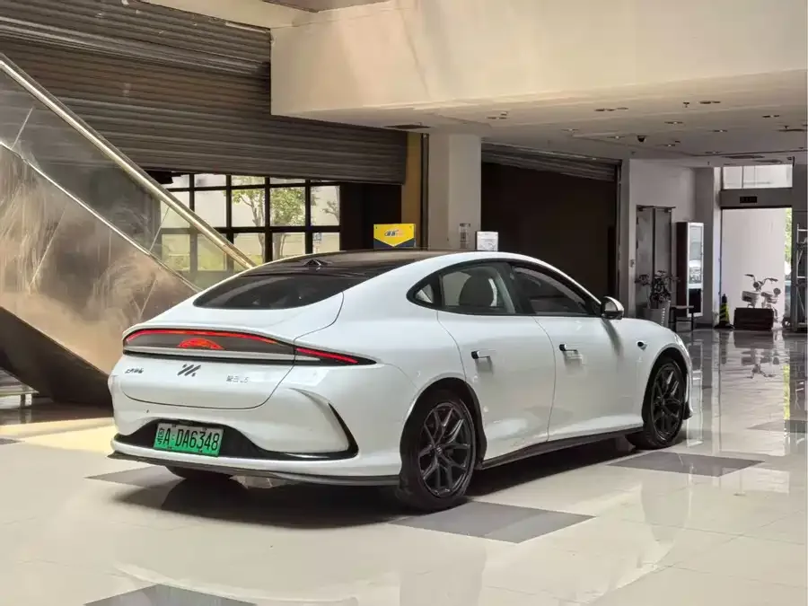 Zhiji L6 Zhiji L6 2024 Max Standard Edition 2025 — миниатюра 5