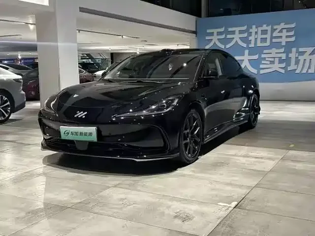 Zhiji L6 2025