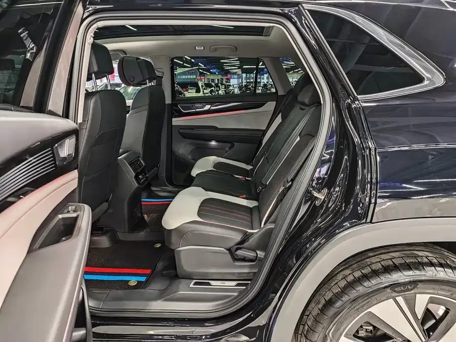 Volkswagen Teramont 2024 Touron Touron X 380TSI 4WD Dragon Edition 2025 — миниатюра 4