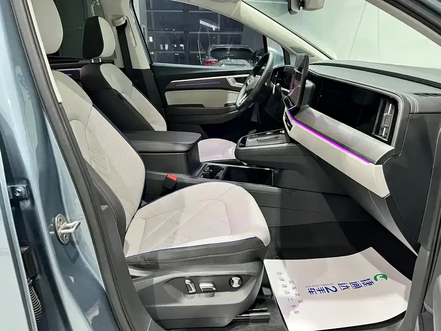 Volkswagen Talagon 2026 Range Rover 450TSI AWD Flagship 6-Seater 2025 — миниатюра 4
