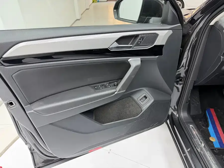 Volkswagen Tayron Tanyue 2022 280TSI 2WD Luxury Smart Edition 2022 — миниатюра 3