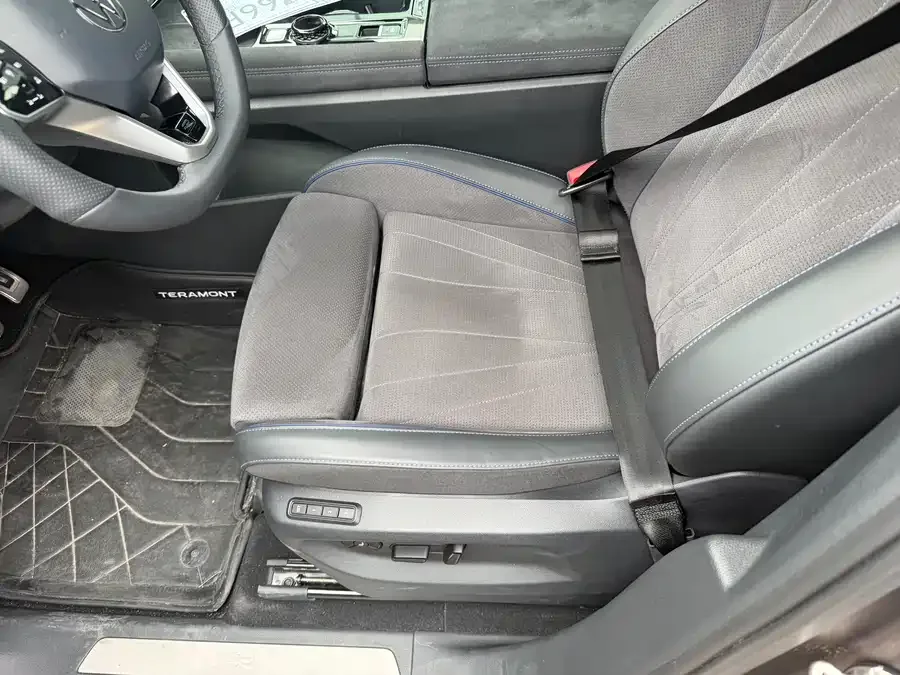 Volkswagen Teramont 2025 Touron Pro 450TSI 4WD Summit Edition 2025 — миниатюра 3