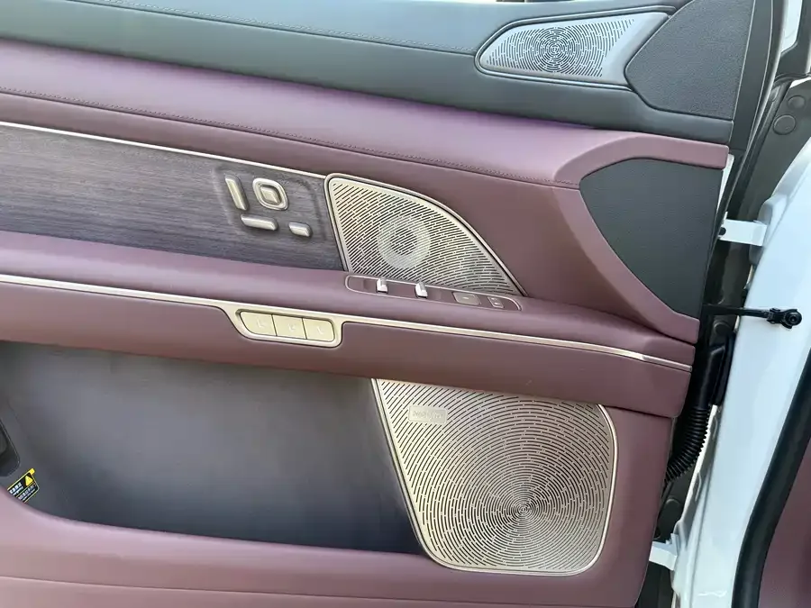 NIO ES8 NIO ES8 2026 Six-seat Executive Luxury Edition 2026 — миниатюра 4