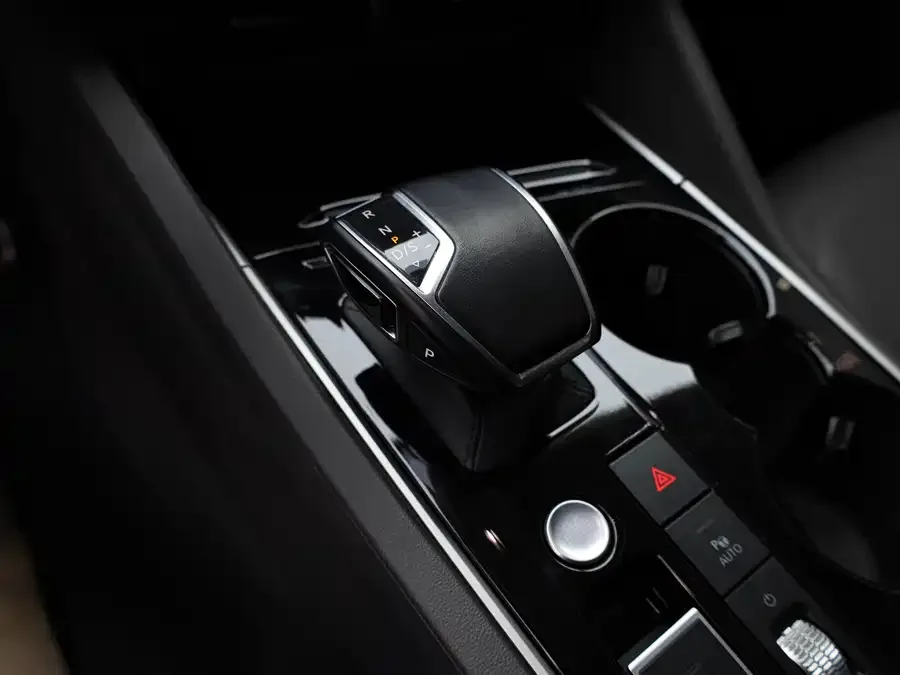 Volkswagen Touareg Touareg 2022 3.0TSI Ruixiang Edition Obsidian Sports Package 2023 — миниатюра 4