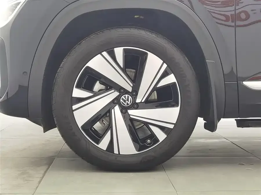 Volkswagen Teramont 2024 Touron Touron X 380TSI 4WD Dragon Edition 2025 — миниатюра 5