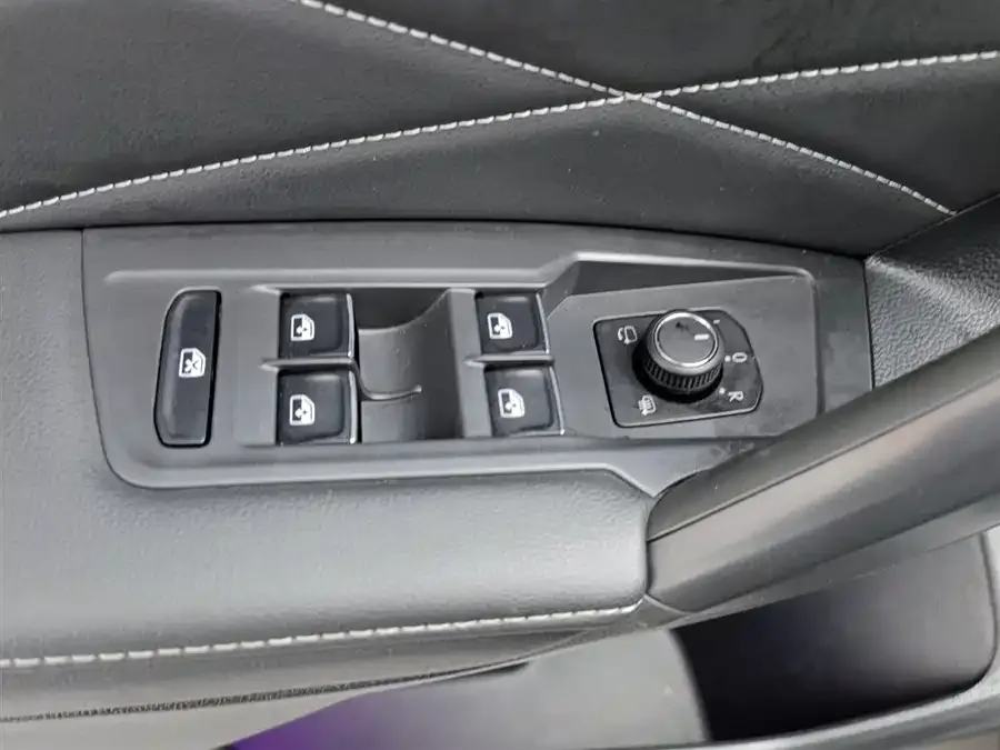 Volkswagen Tiguan L Tiguan L 2024 Outstanding Model 330TSI Automatic Two-Wheel Drive R-Line Dragon Glory Edition 2024 — миниатюра 3